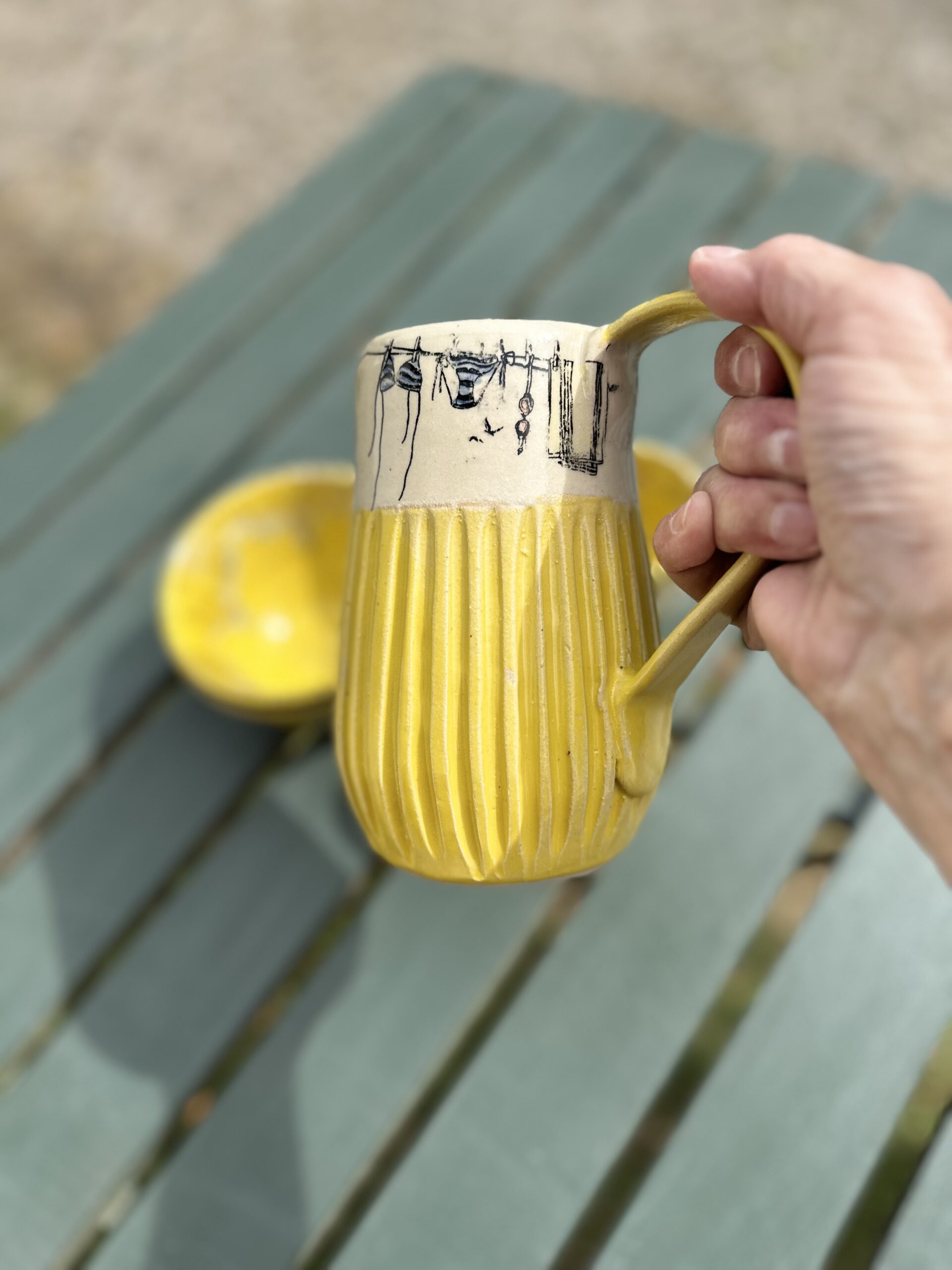 Citron - Kande 2 Håndlavet kande i varmgul farve som passer til både Smørblomst og Citronserien.