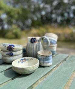 Håndlavet Fisk serie med smorgenmadsskåle, kande og kopper fra Havdis-serien